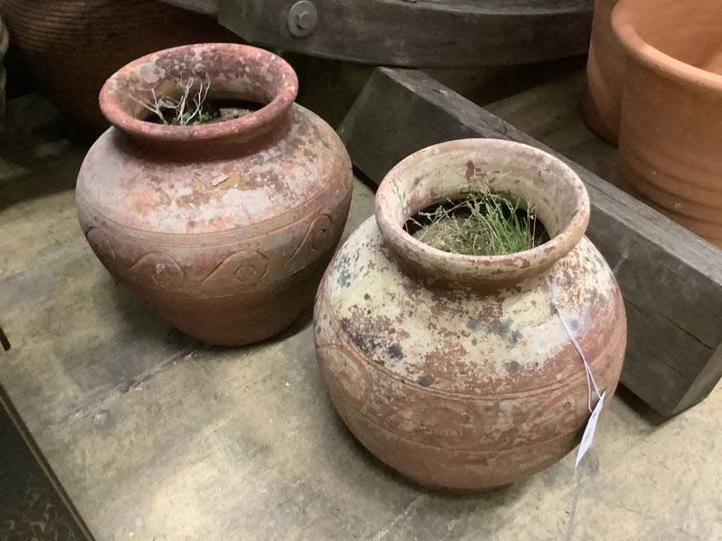 A pair of circular terracotta garden planters, diameter 30cm, height 30cm